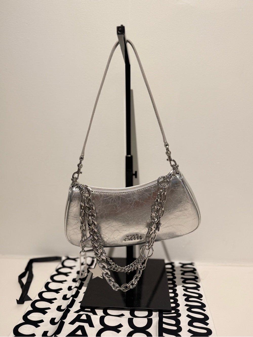 NWT Marc Jacobs crinkle shoulder bag with chain charm- silver (LAST ONE!) - Picture 3 of 10